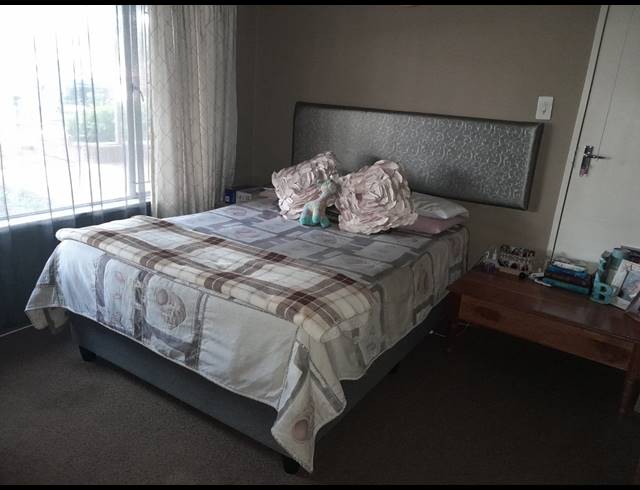 7 BEDROOM HOUSE FOR SALE IN RUSTENBURG CENTRAL